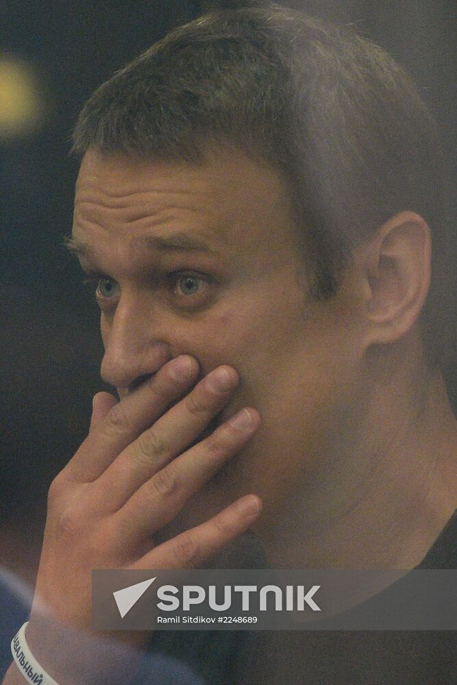 Court changes restraining measure for Navalny and Ofitserov