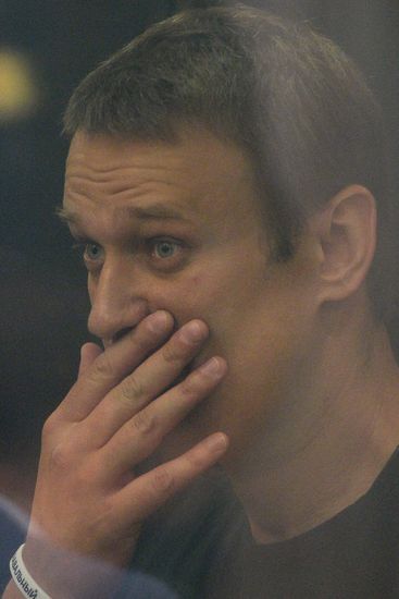 Court changes restraining measure for Navalny and Ofitserov