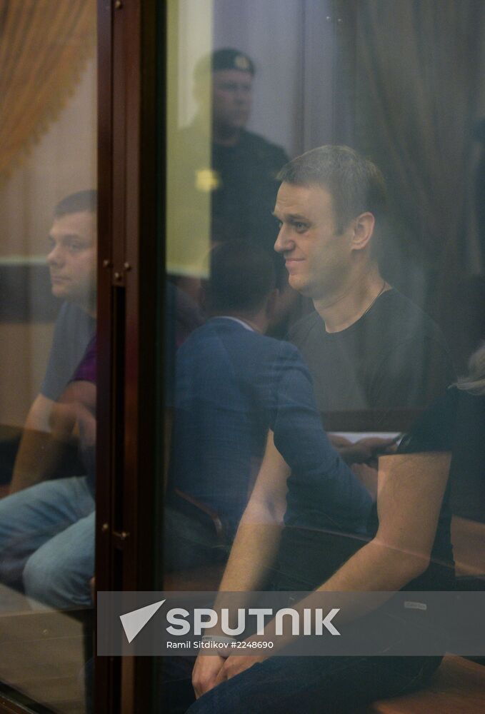 Court changes restraining measure for Navalny and Ofitserov