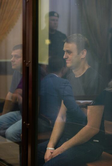 Court changes restraining measure for Navalny and Ofitserov