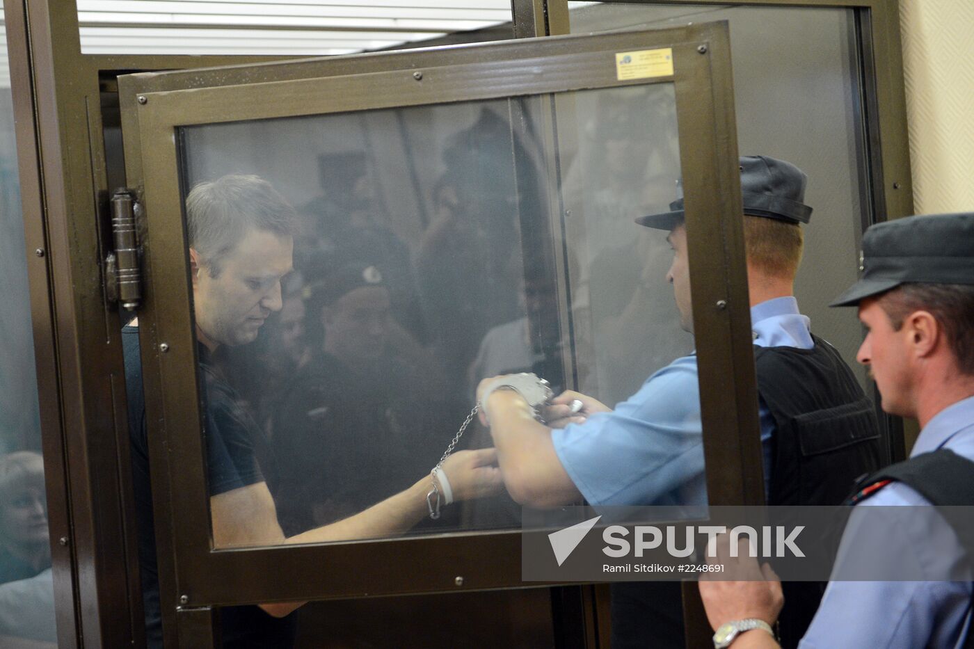 Court changes restraining measure for Navalny and Ofitserov