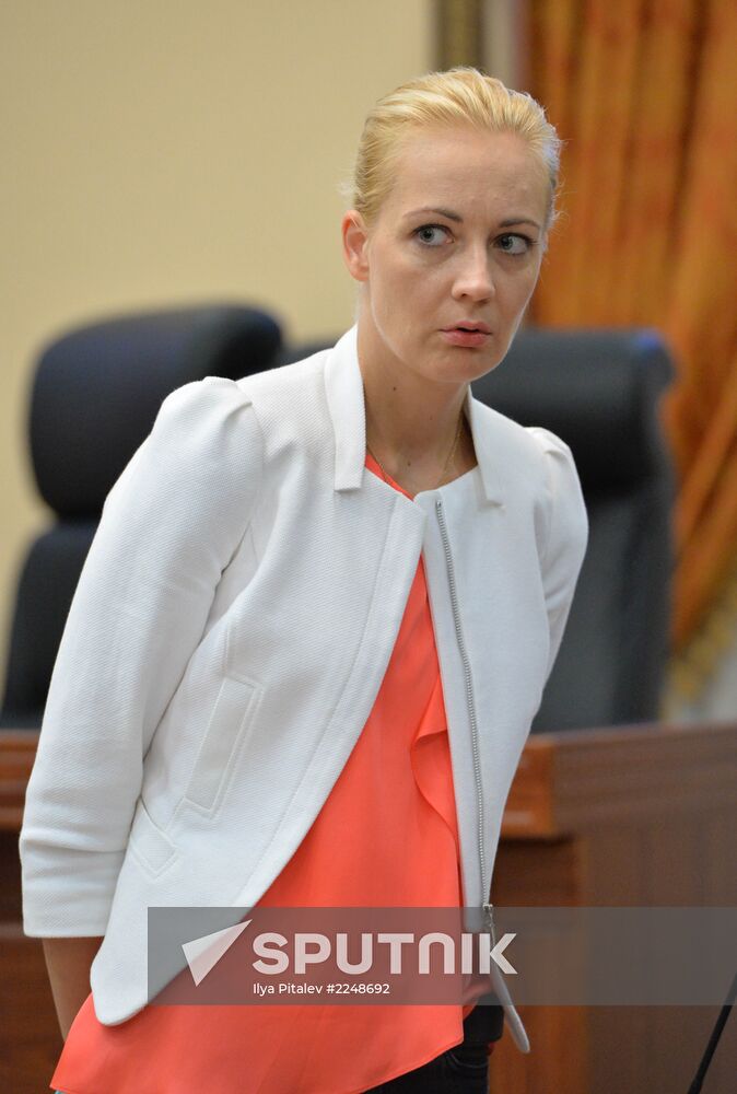 Court changes restraining measure for Navalny and Ofitserov