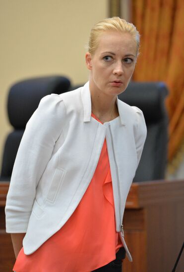 Court changes restraining measure for Navalny and Ofitserov