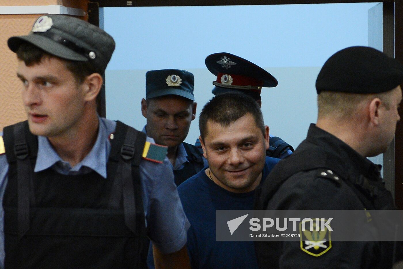 Court changes restraining measure for Navalny and Ofitserov