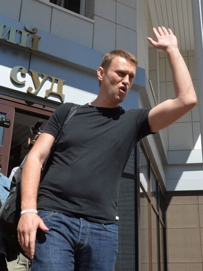 Court changes restraining measure for Navalny and Ofitserov