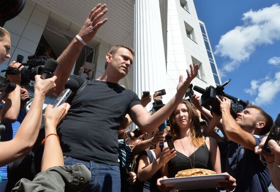 Court changes restraining measure for Navalny and Ofitserov