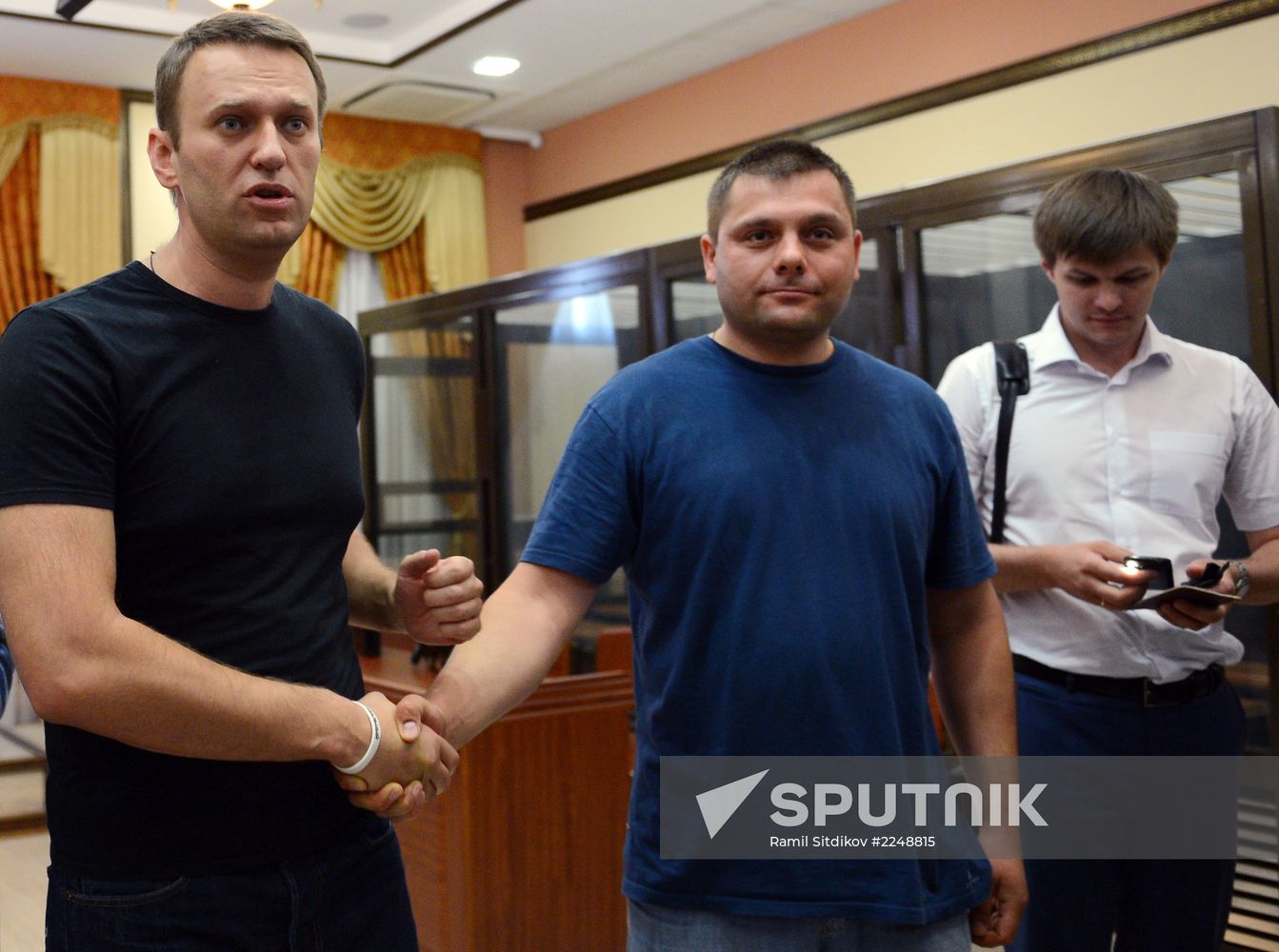 Court changes restraining measure for Navalny and Ofitserov