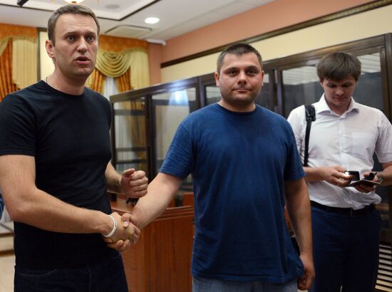 Court changes restraining measure for Navalny and Ofitserov