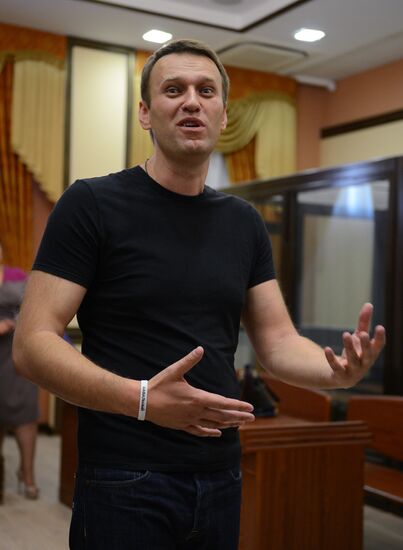 Court changes restraining measure for Navalny and Ofitserov