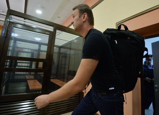 Court changes restraining measure for Navalny and Ofitserov
