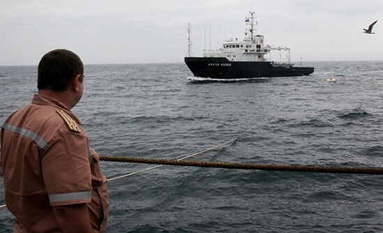 Russian navy conducts submarine rescue exercise