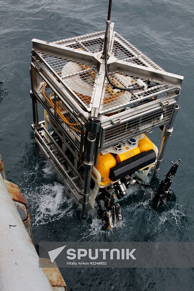 Russian navy conducts submarine rescue exercise