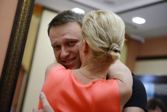 Court changes restraining measure for Navalny and Ofitserov