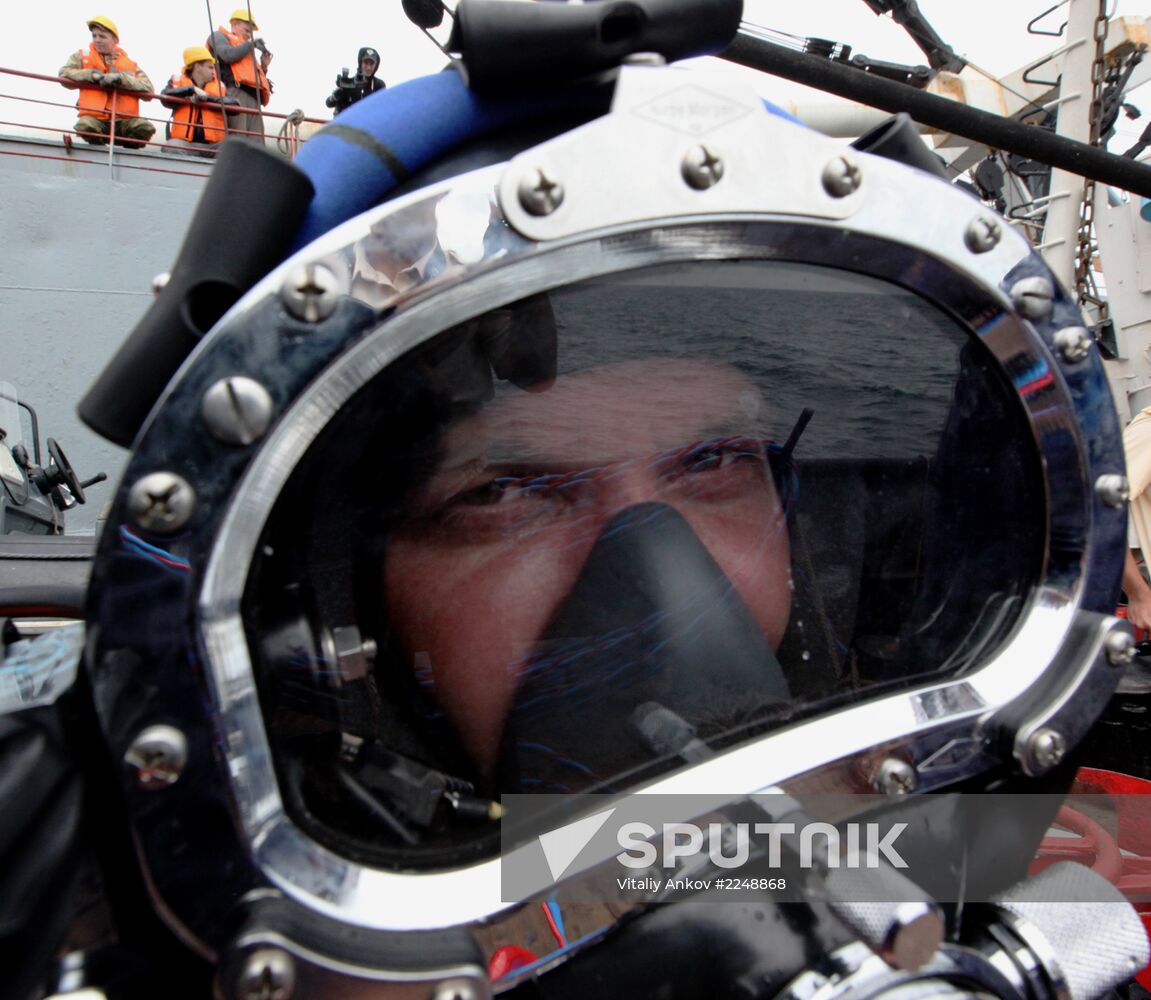 Russian navy conducts submarine rescue exercise