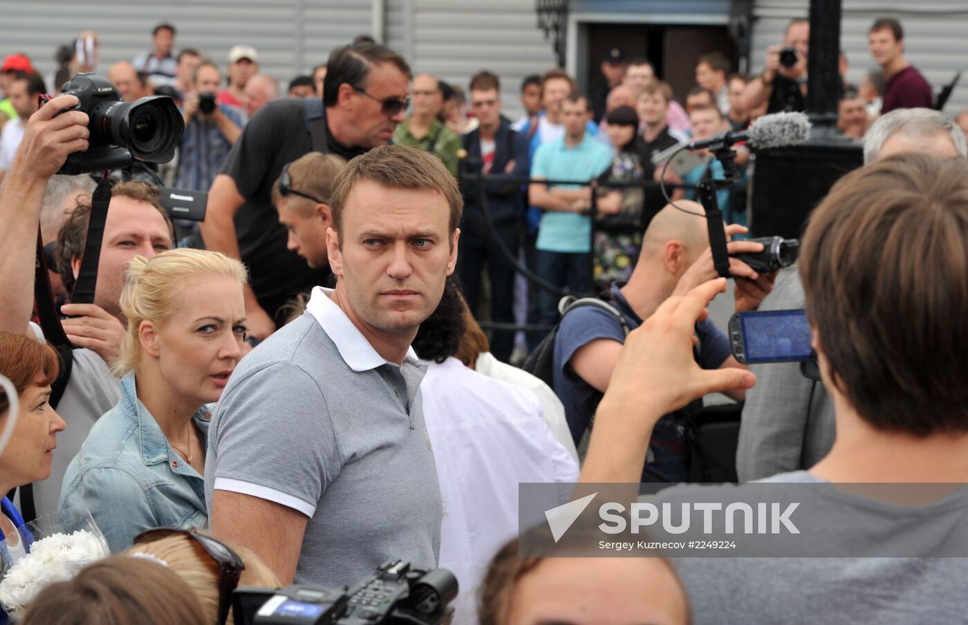 Alexei Navalny arrives in Moscow
