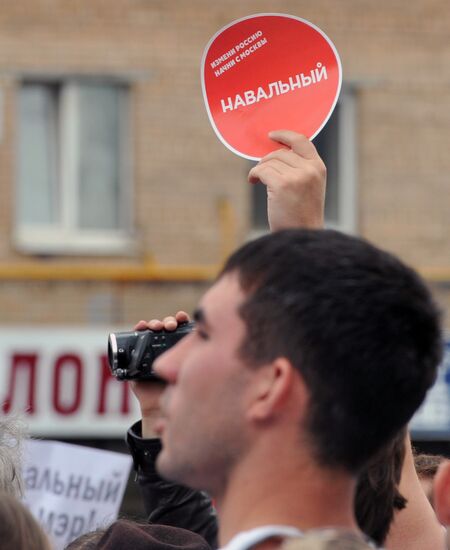 Alexei Navalny arrives in Moscow