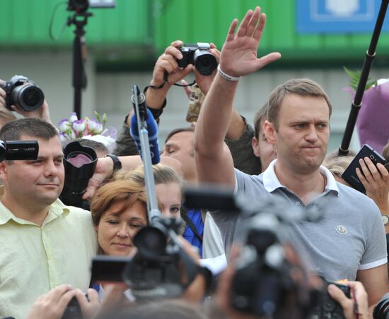 Alexei Navalny arrives in Moscow