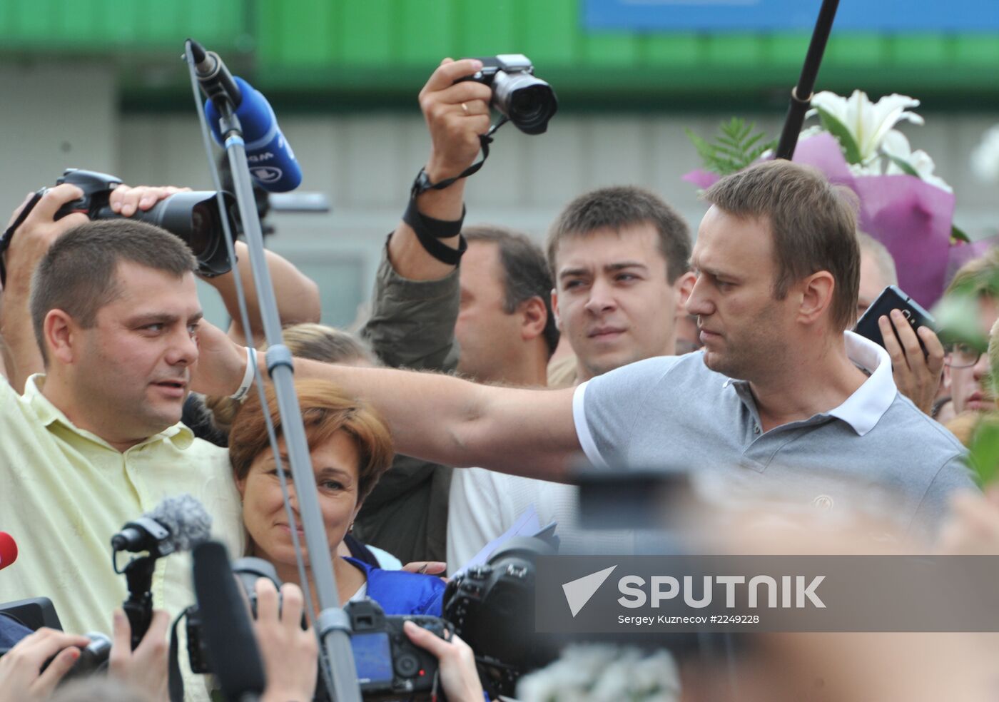 Alexei Navalny arrives in Moscow