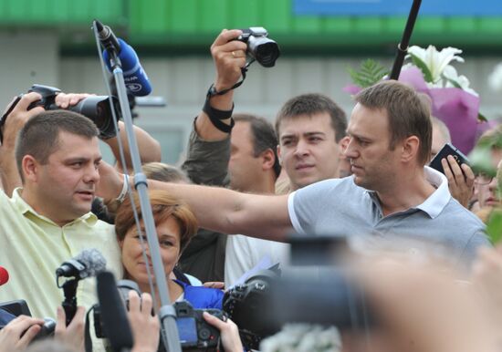 Alexei Navalny arrives in Moscow