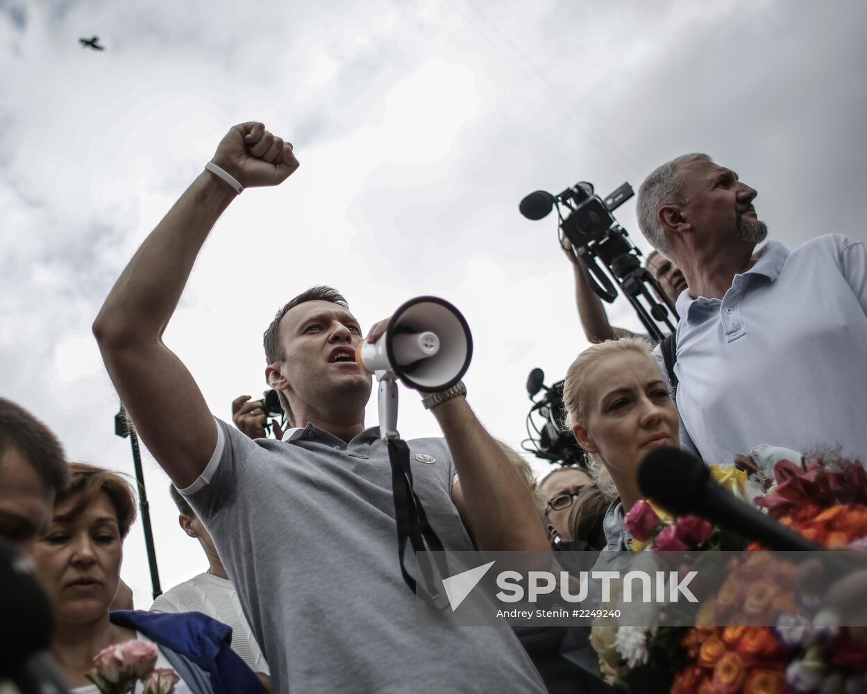 Alexei Navalny arrives in Moscow