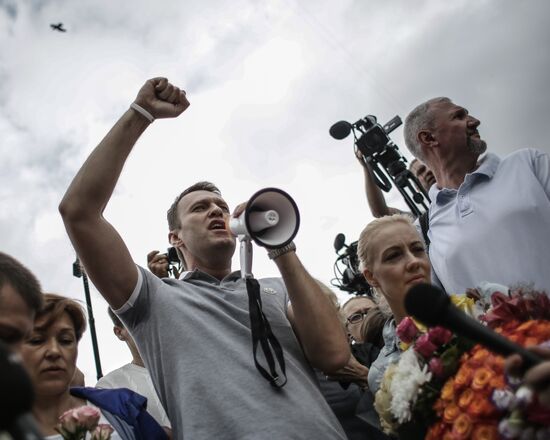 Alexei Navalny arrives in Moscow