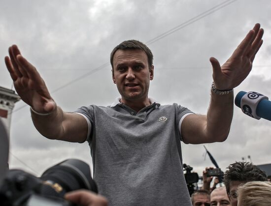 Alexei Navalny arrives in Moscow