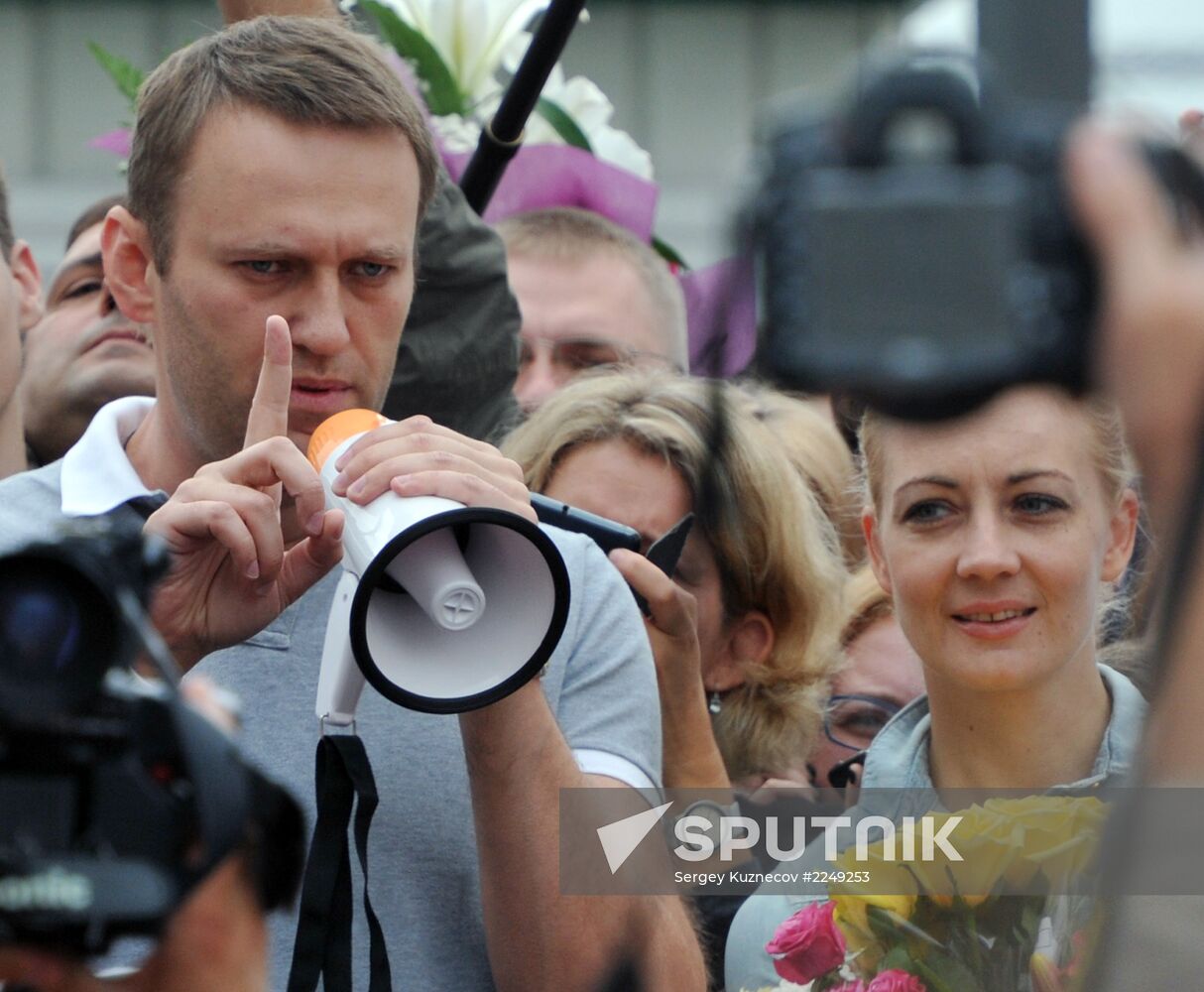 Alexei Navalny arrives in Moscow