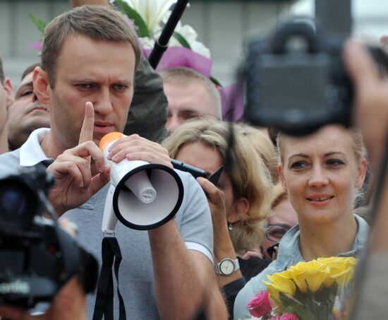 Alexei Navalny arrives in Moscow