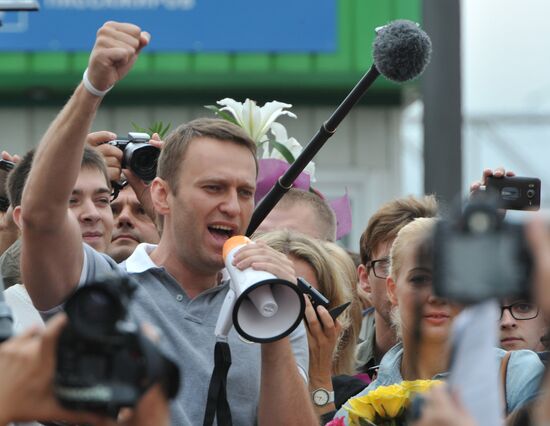 Alexei Navalny arrives in Moscow