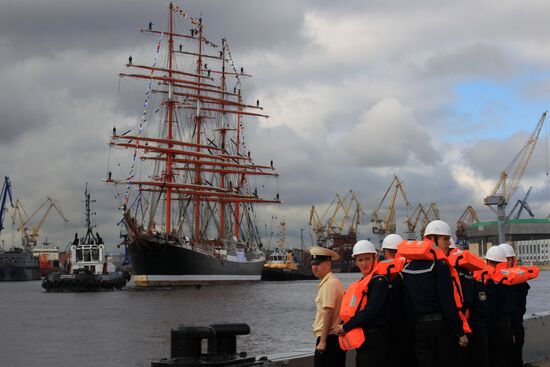 Sedov sailing ship arrives in St. Petersburg