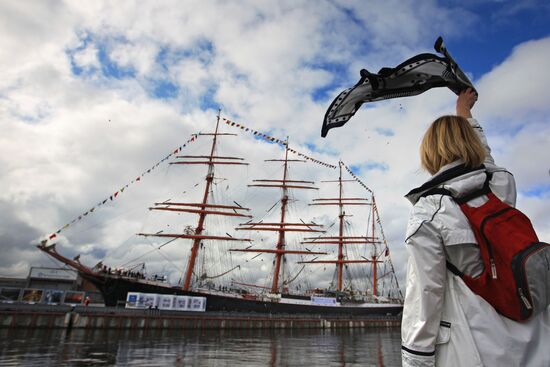 Sedov sailing ship arrives in St. Petersburg
