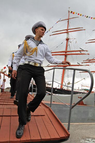 Sedov sailing ship arrives in St. Petersburg