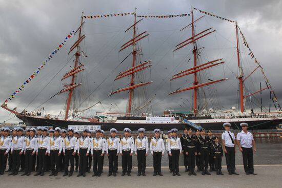 Sedov sailing ship arrives in St. Petersburg