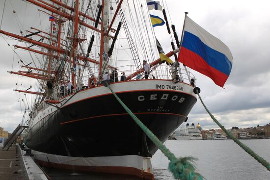 Sedov sailing ship arrives in St. Petersburg
