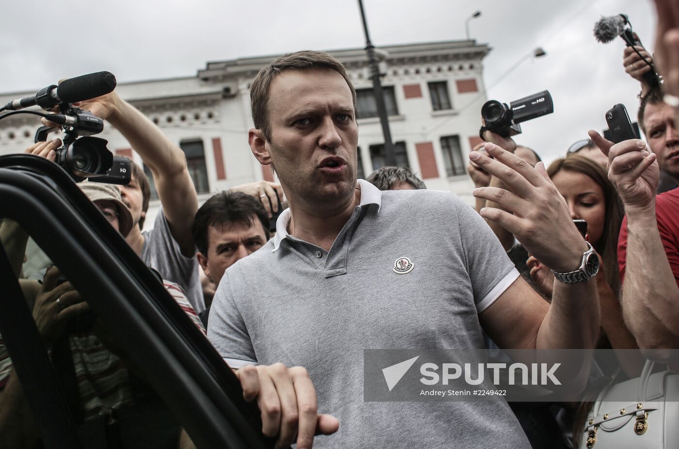 Alexei Navalny arrives in Moscow