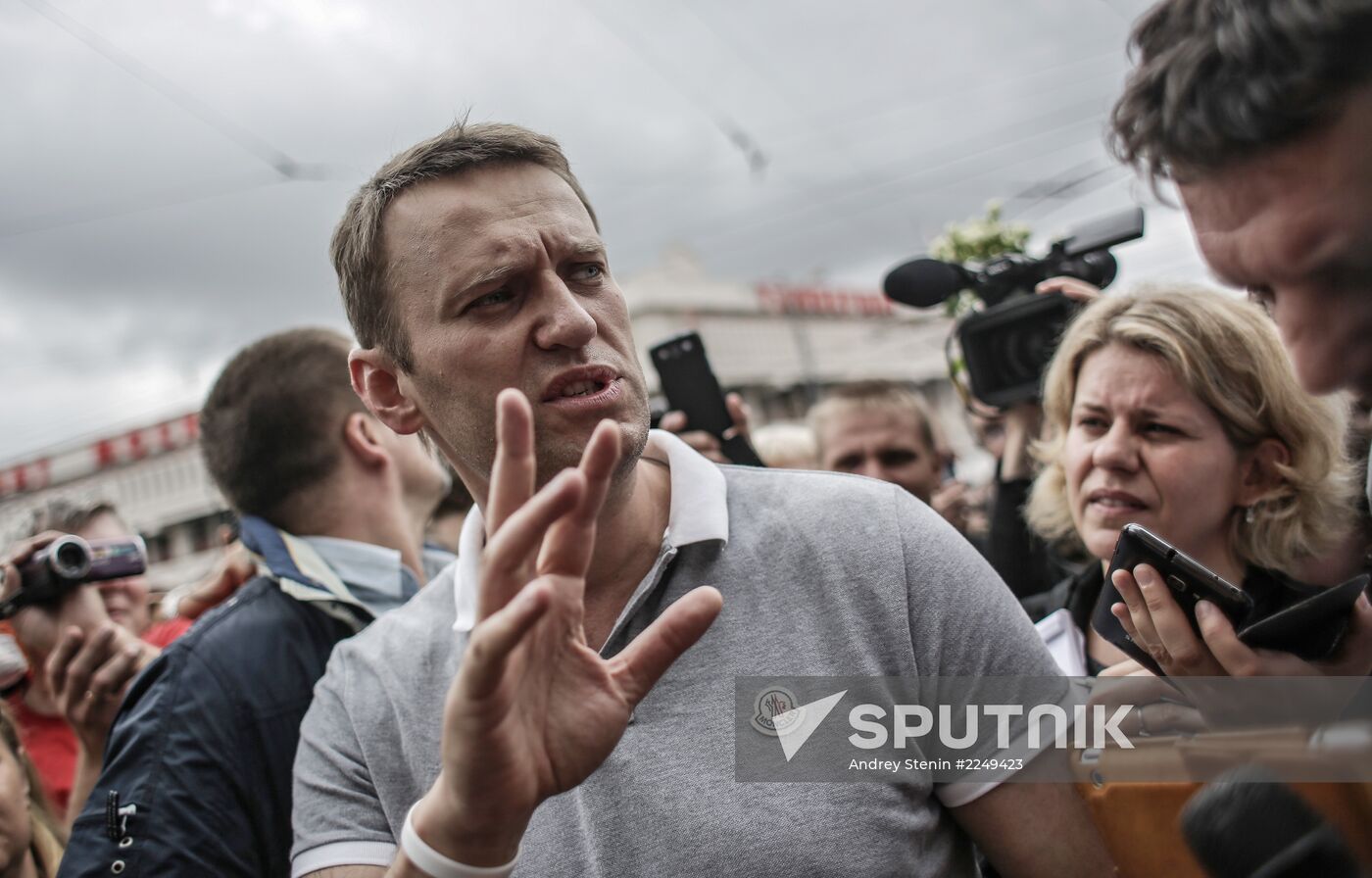Alexei Navalny arrives in Moscow