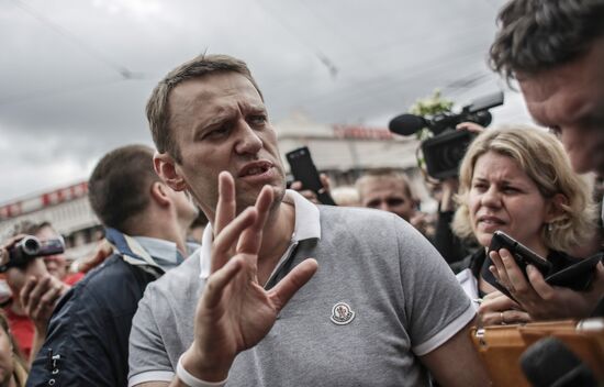 Alexei Navalny arrives in Moscow
