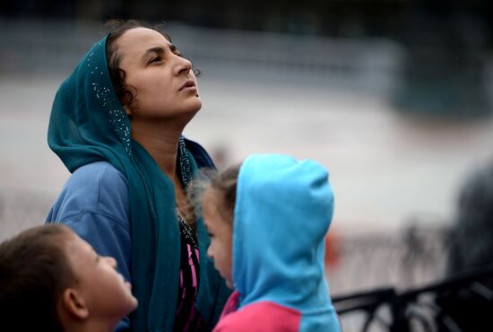 Pilgrims line up to see Cross of St. Andrew the First-Called