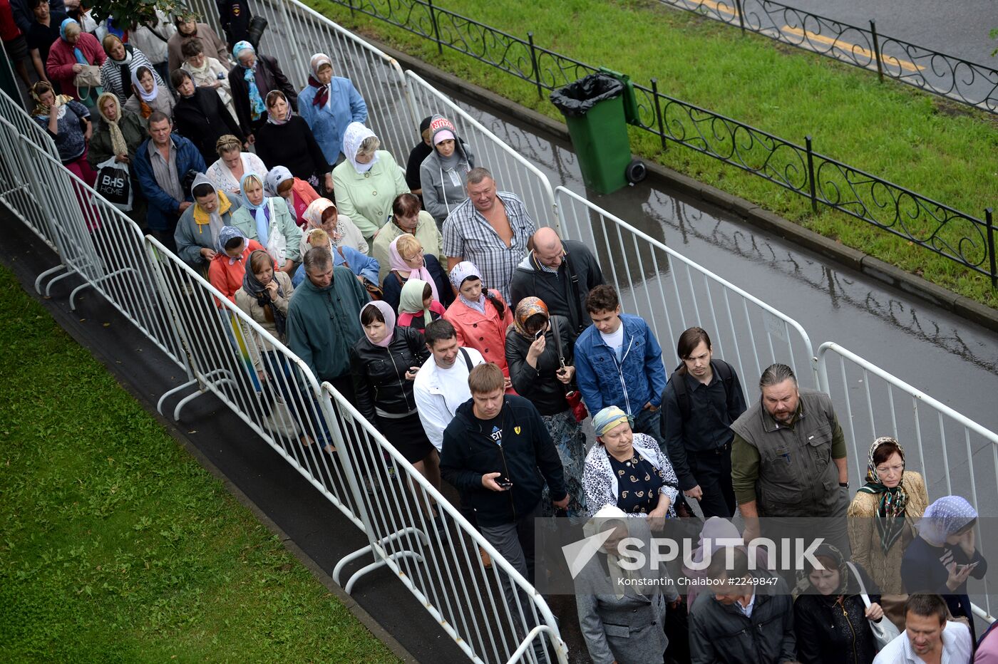 Pilgrims line up to see Cross of St. Andrew the First-Called