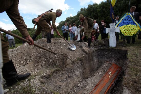 Honoring veterans of Waffen-SS Division Galichina in Ukraine