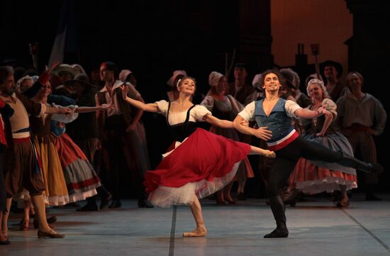 Dress rehearsal of ballet Flames of Paris
