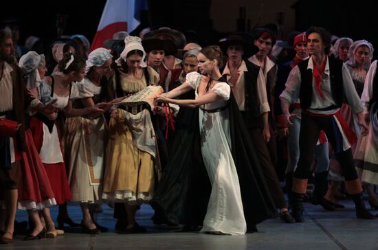 Dress rehearsal of ballet Flames of Paris