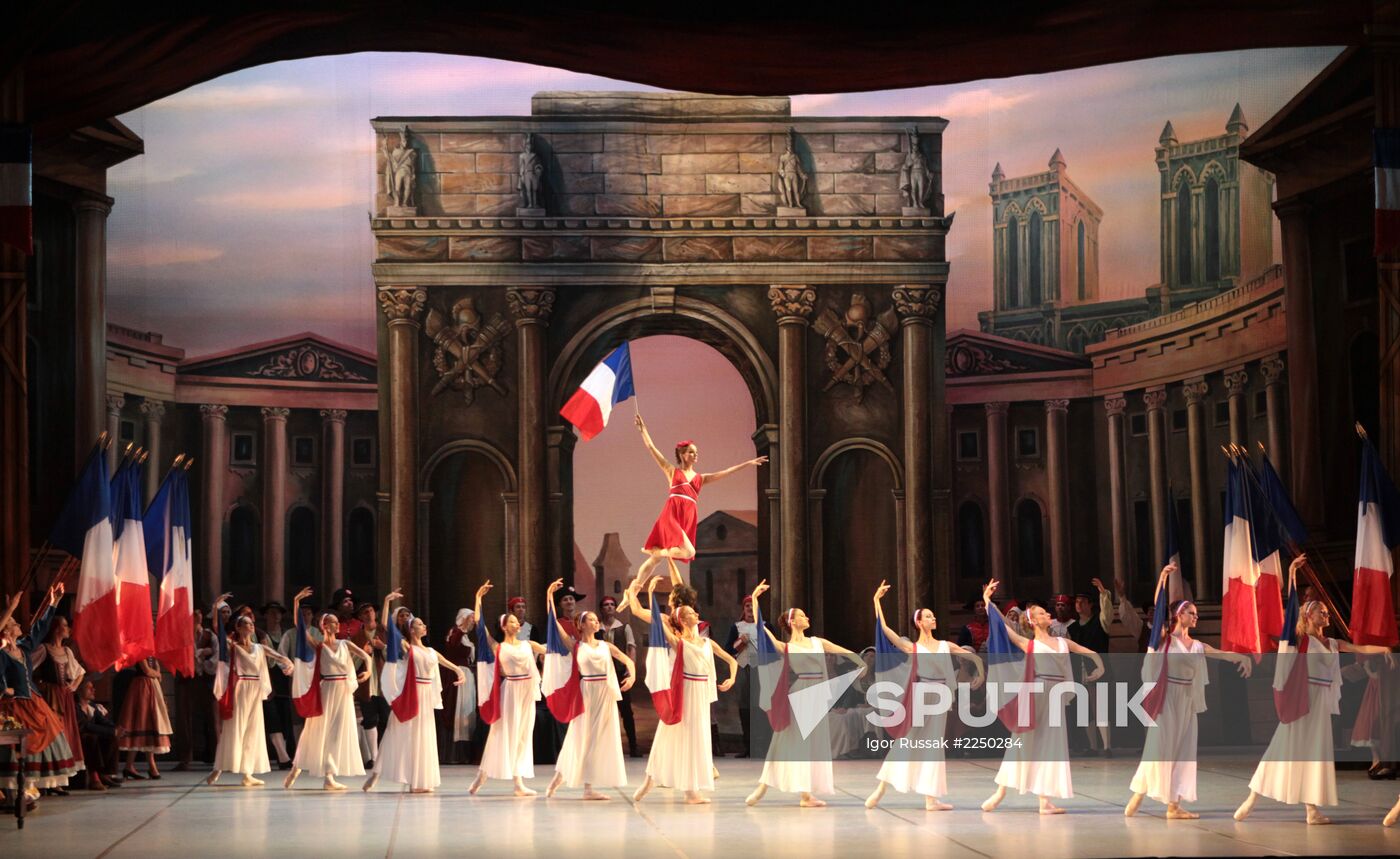 Dress rehearsal of ballet Flames of Paris