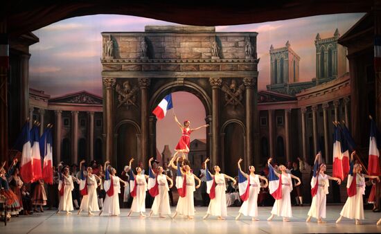 Dress rehearsal of ballet Flames of Paris