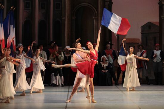 Dress rehearsal of ballet Flames of Paris