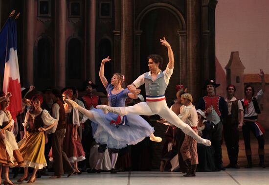 Dress rehearsal of ballet Flames of Paris