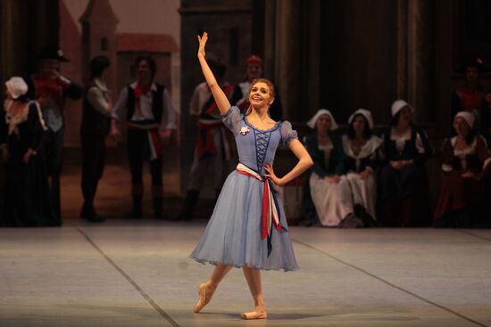 Dress rehearsal of ballet Flames of Paris