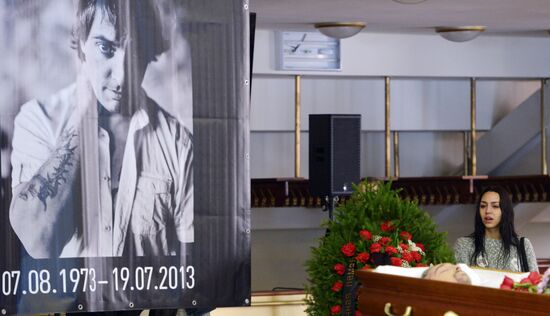 Paying last respects to Korol i Shut frontman Mikhail Gorshenev
