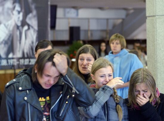 Paying last respects to Korol i Shut frontman Mikhail Gorshenev