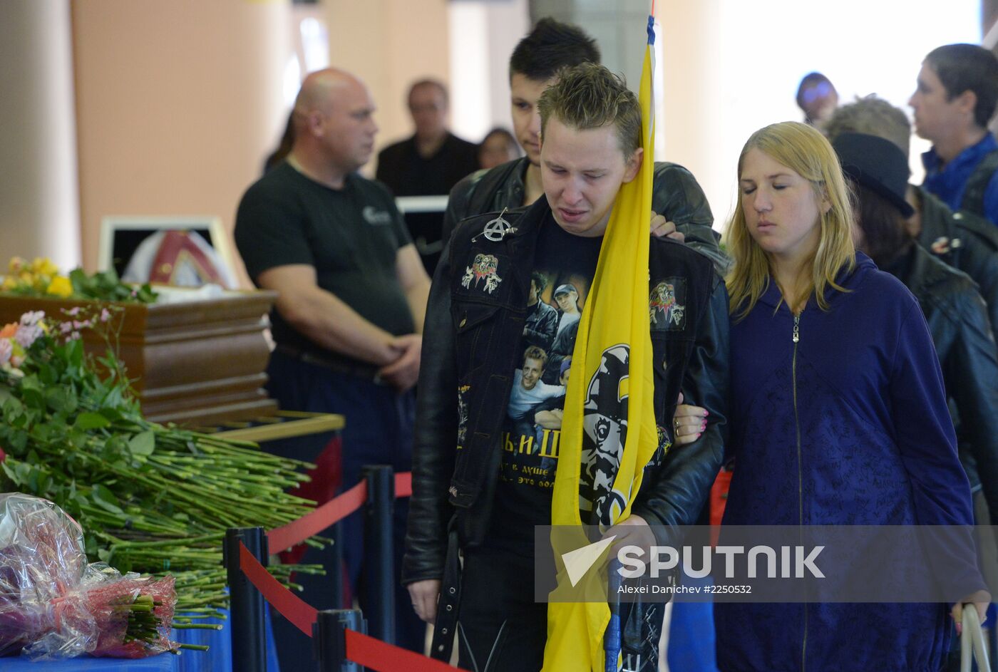 Paying last respects to Korol i Shut frontman Mikhail Gorshenev